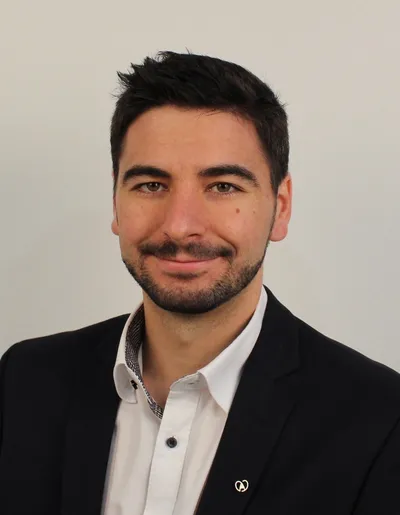 Vincent Ostermann, consultant IA basé en Alsace, qui installe et exploite l’agent TARS